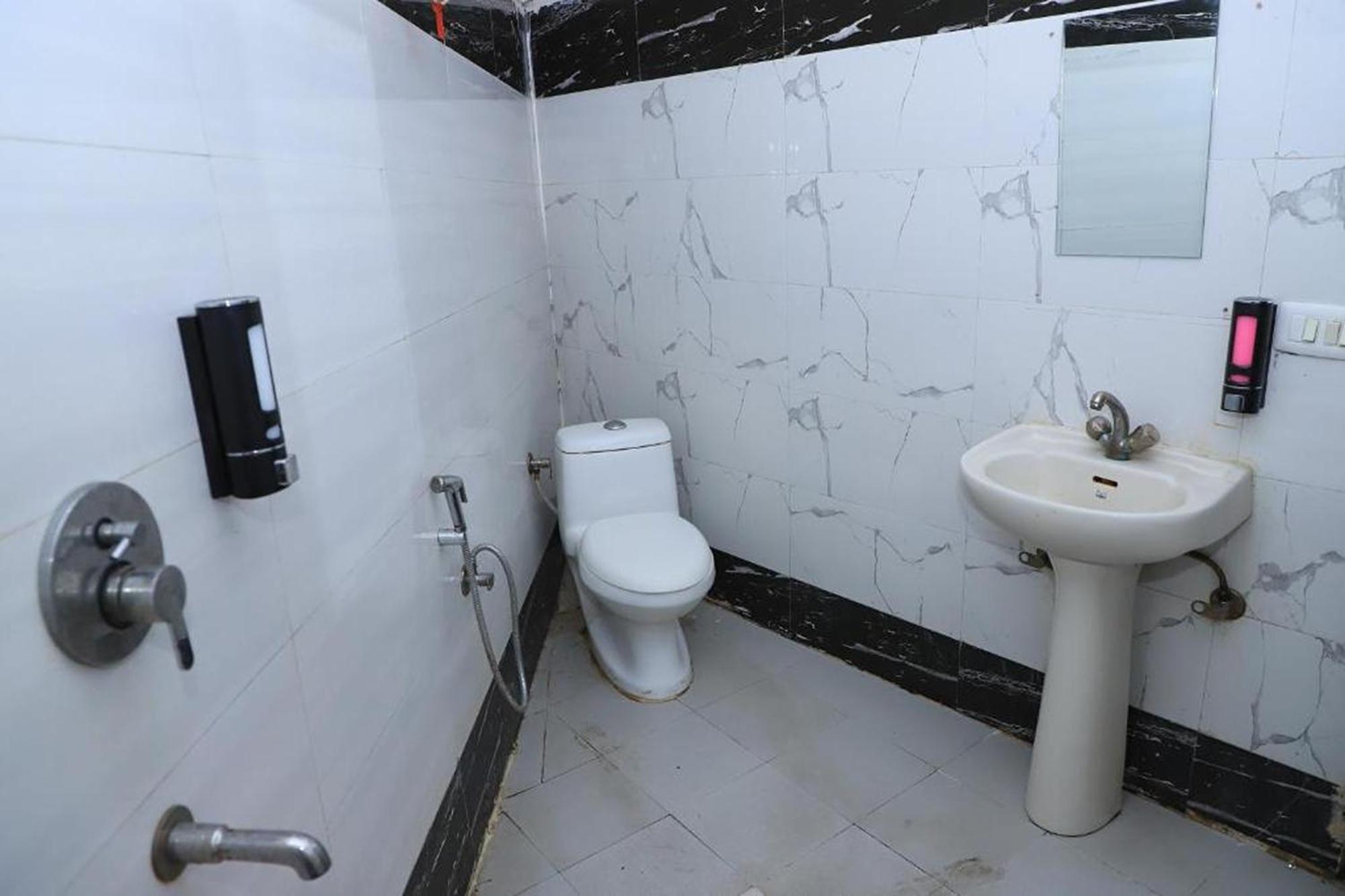Hotel Global Inn By Quality Inn New Delhi Exterior foto
